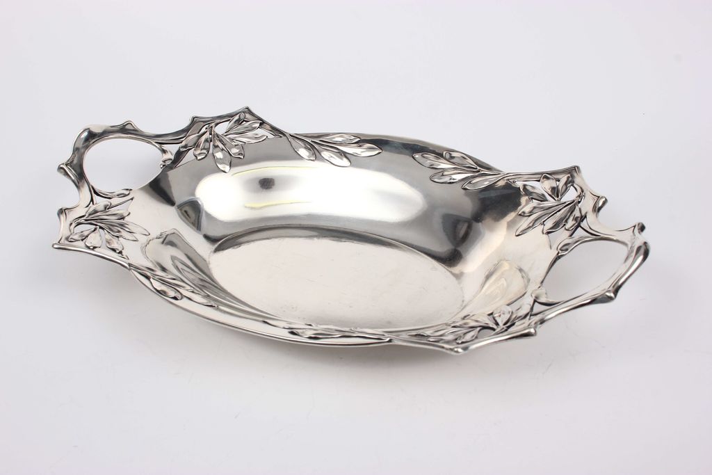 Серебряная миска в стиле модерн