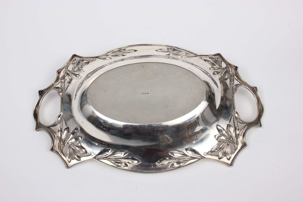 Серебряная миска в стиле модерн
