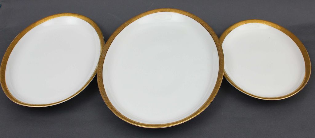 Porcelain utensil set - 2 plates, 1 utensil for snacks
