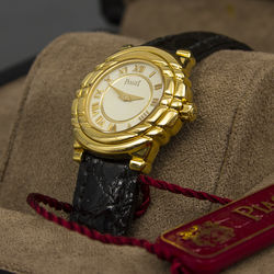 Золотые Женские наручные часы Piaget Tanagra