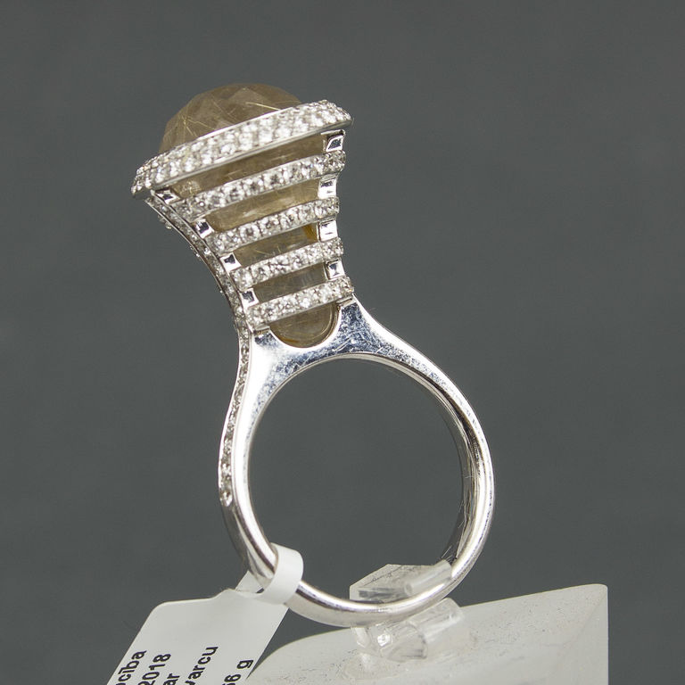 Zelta gredzens ar 176 briljantiem un kvarcu kastītē