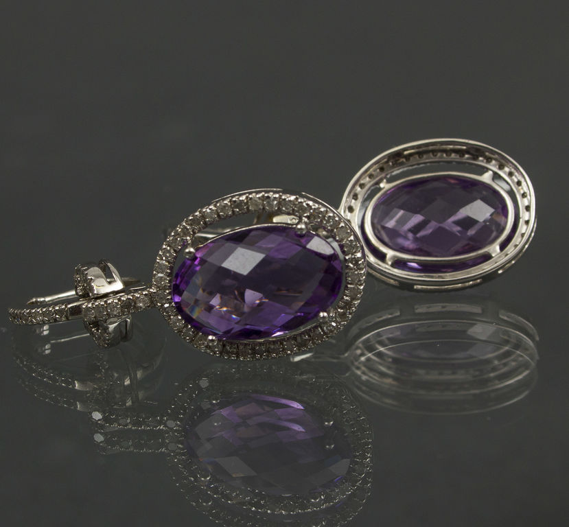 Gold earrings with brilliants and amethysts 