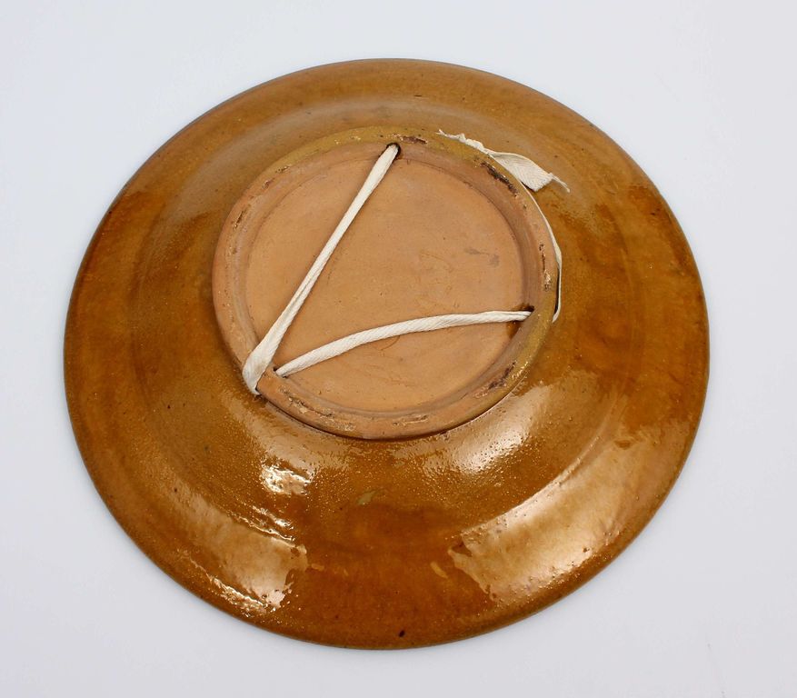 Керамическая тарелка 