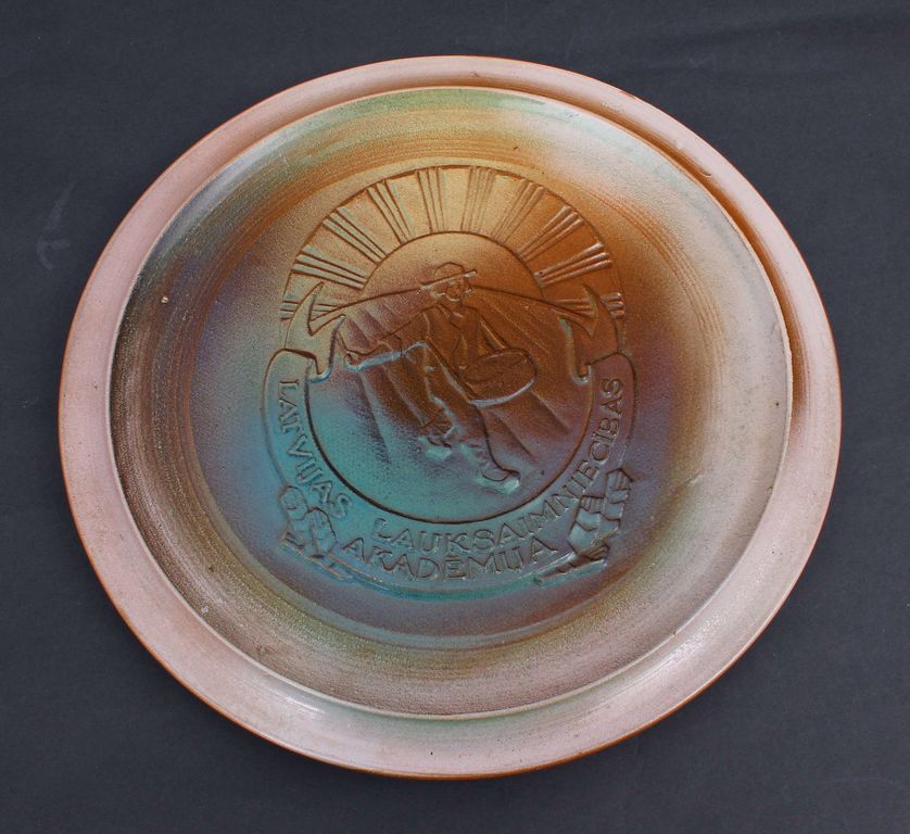 Keramikas sienas šķīvis 