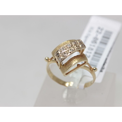 Gold ring with 10 diamonds