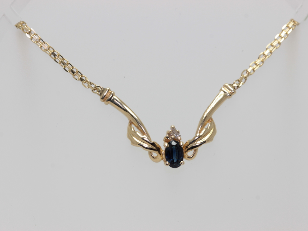 Gold necklace with 3 diamonds, sapphires