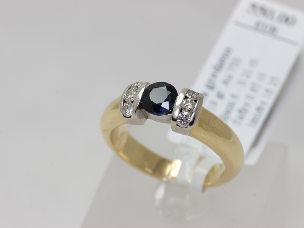 Gold ring with 6 diamonds, sapphires