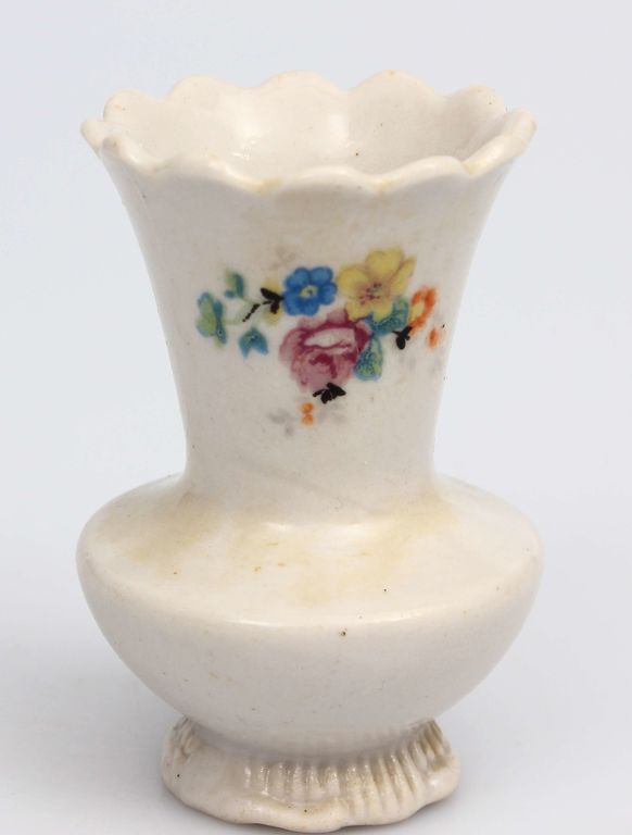 Small porcelain vase with painting