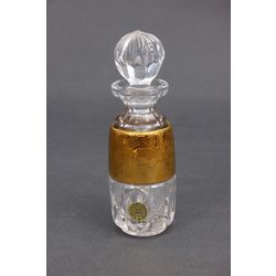 Crystal decanter with metal finish