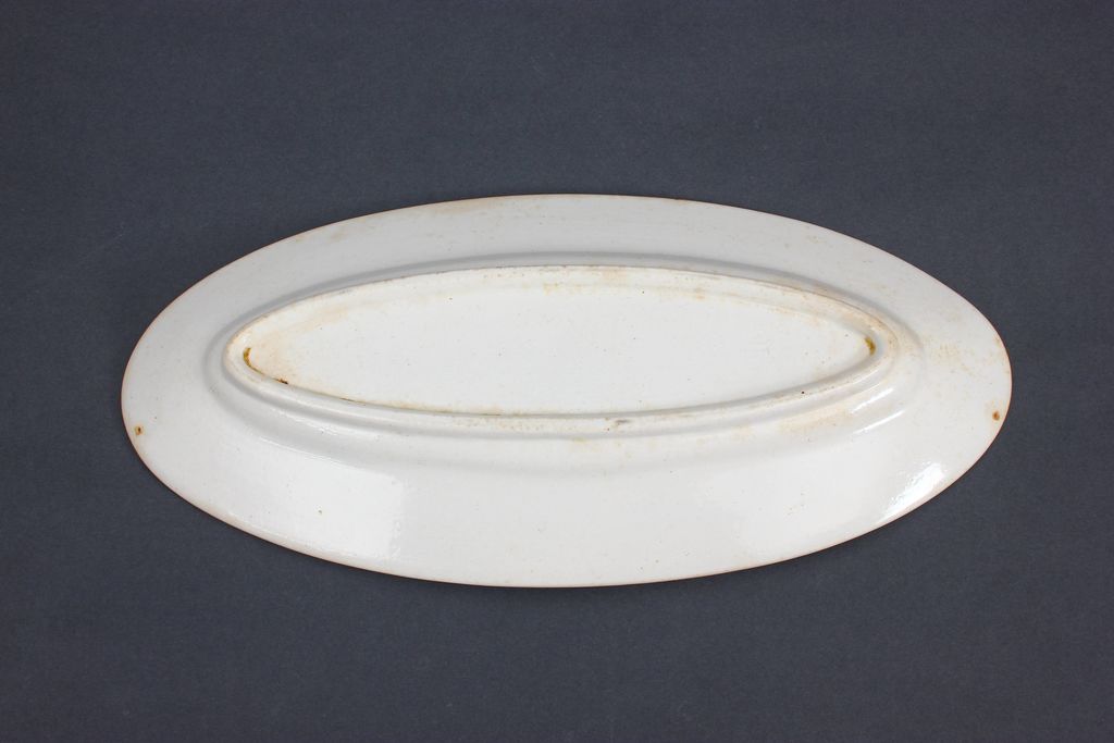 Porcelain serving plate 
