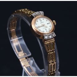 Baltā zelta pulkstenis ar briljantiem Чайка