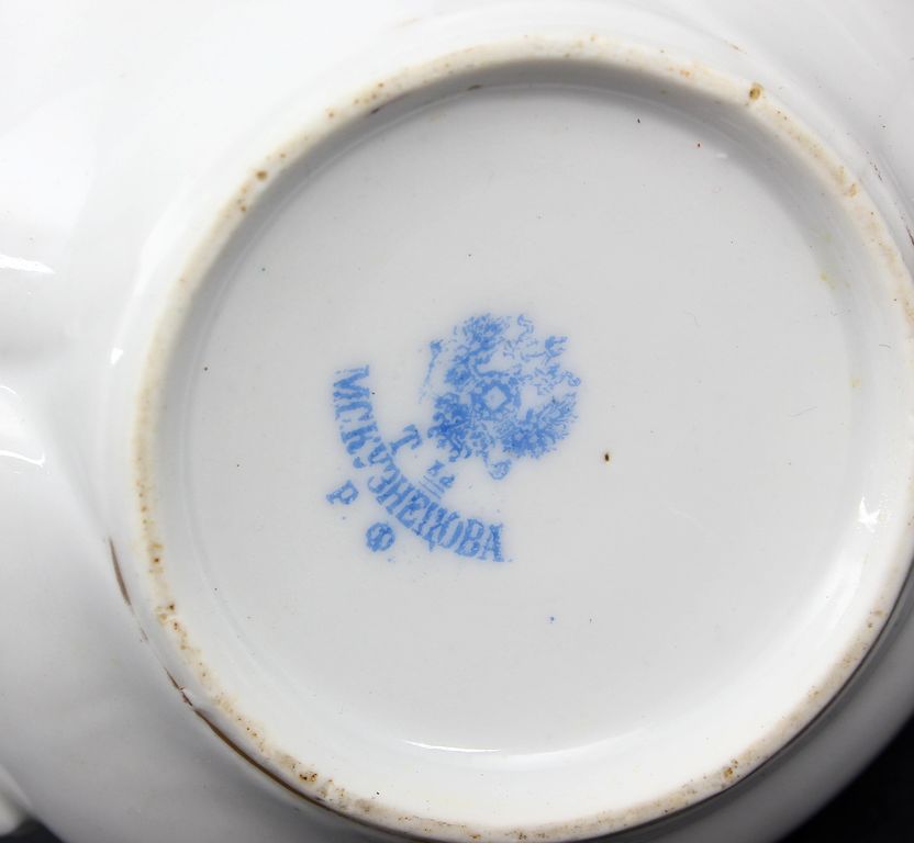 Porcelain milk utensil 