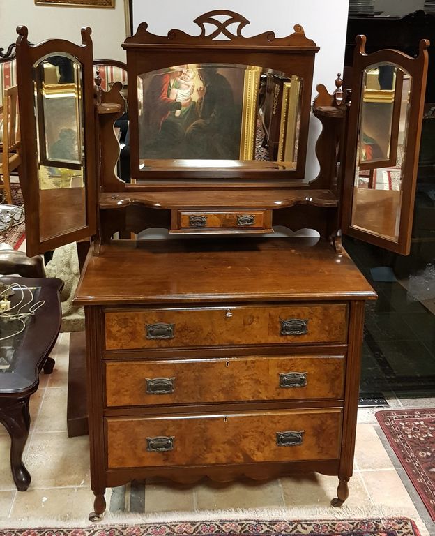 Art Nouveau chest of drawers