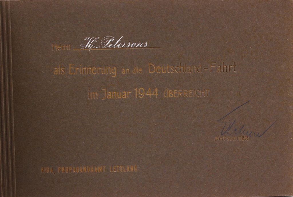 Vācu armijas dāvinājums K.Pētersonam - propagandas bilžu albums