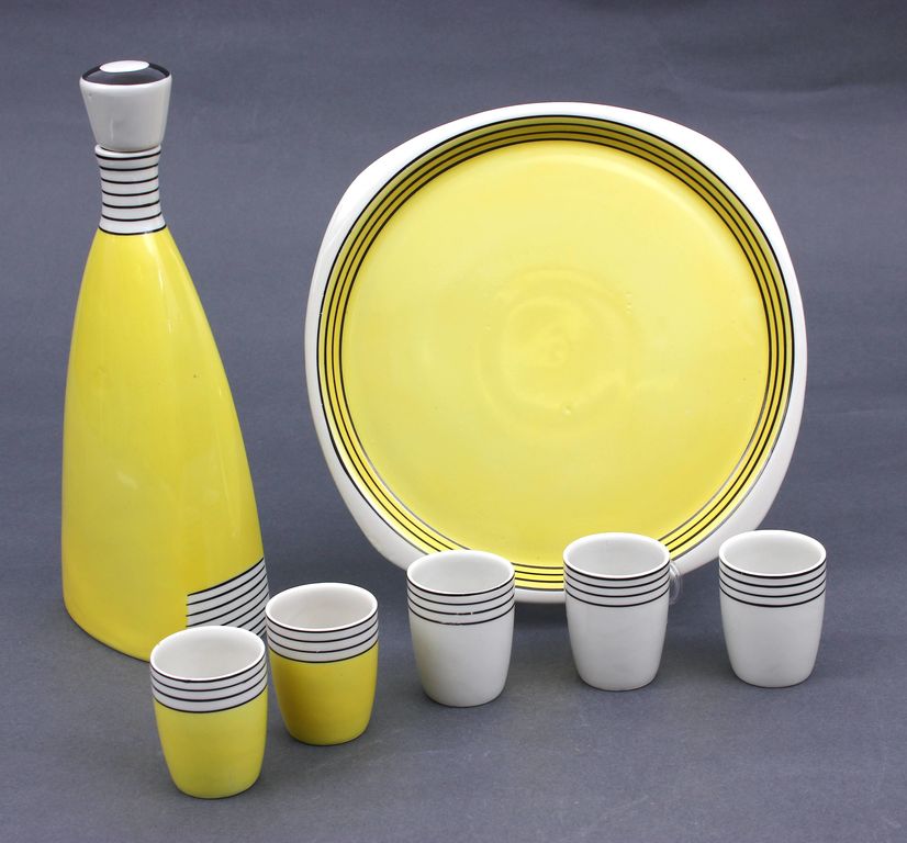 Porcelain set - Decanter and 5 glasses, tray