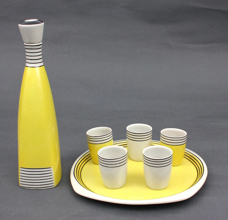Porcelain set - Decanter and 5 glasses, tray