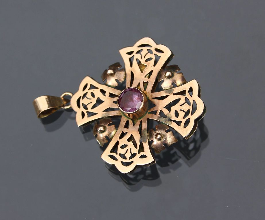 Gold pendant-cross / brooch with amethyst