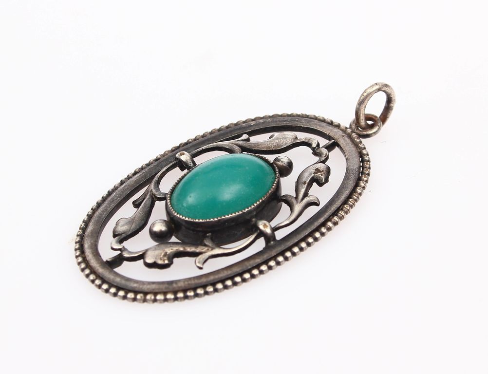 Silver pendant with agate