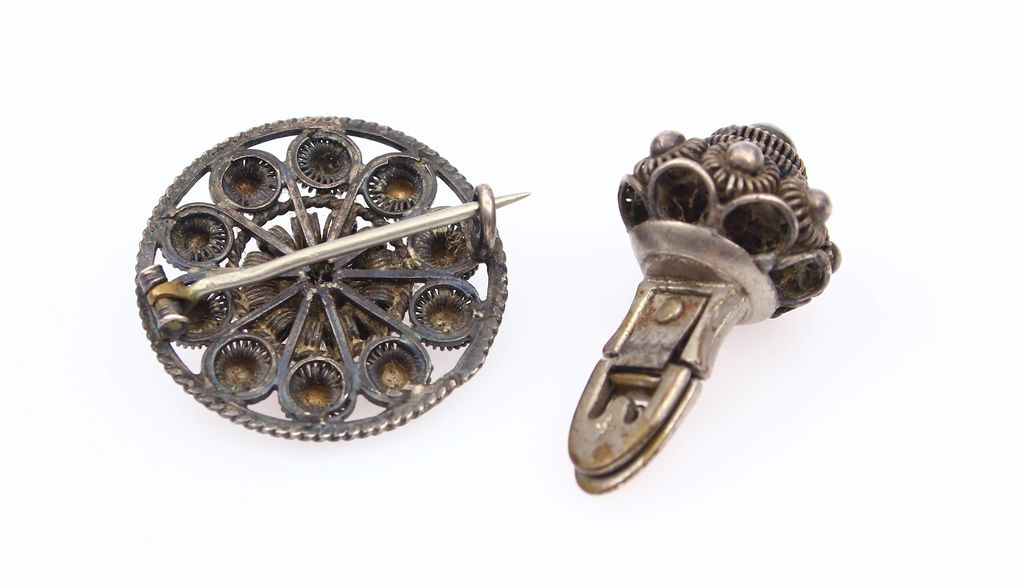 Silver brooch, cufflinks