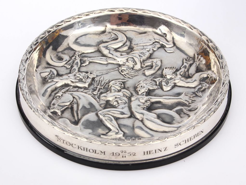 Серебряная пепельница с вдохновением от дизайна скандинавской мифологии и формы богов и других фантастических существ