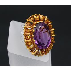 Gold Brooch with Amethyst