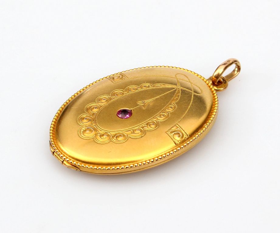 Gold Art Nouveau style pendant