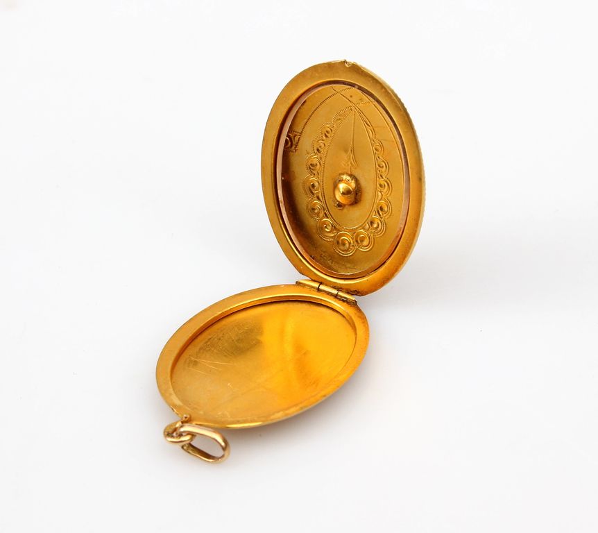 Gold Art Nouveau style pendant