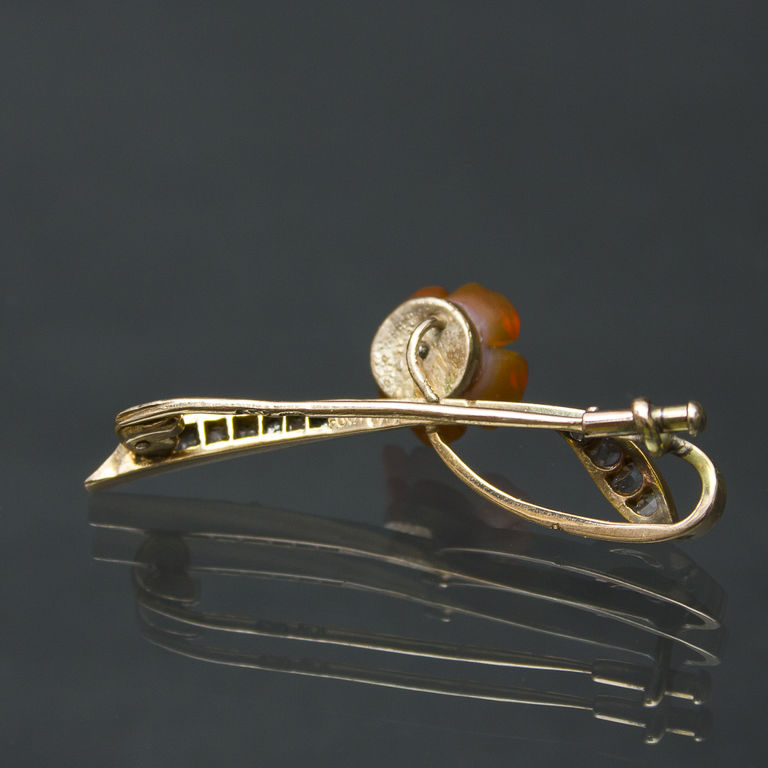 56th gold purity brooch with diamonds and agate (cut)