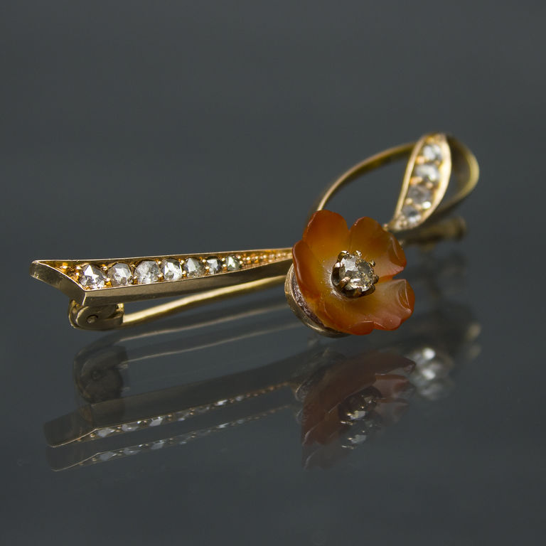 56th gold purity brooch with diamonds and agate (cut)
