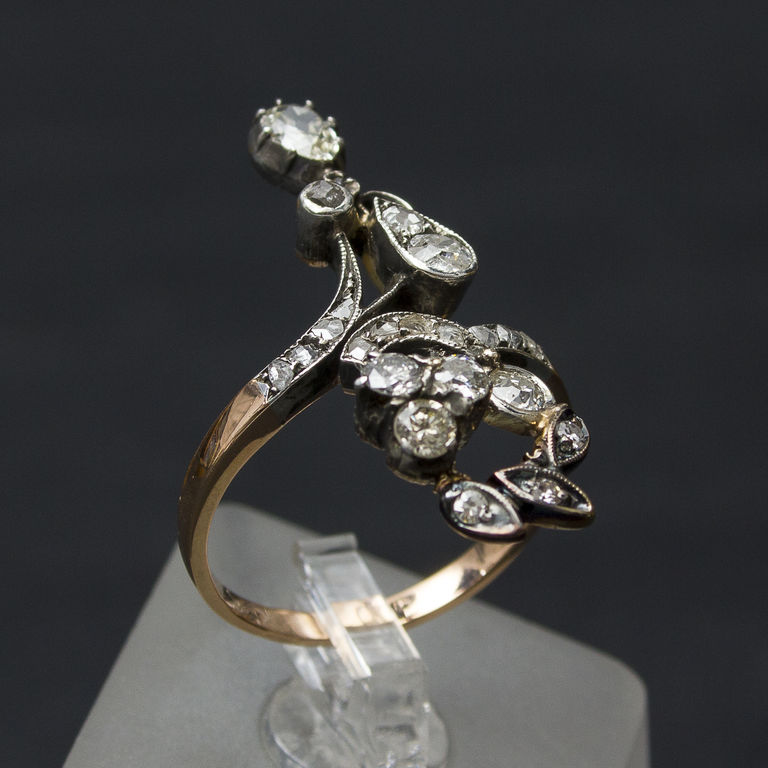 Золотое кольцо с бриллиантами 56-й пробы