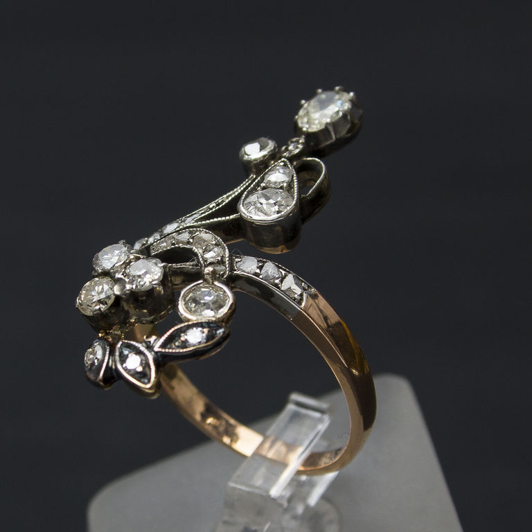 Золотое кольцо с бриллиантами 56-й пробы