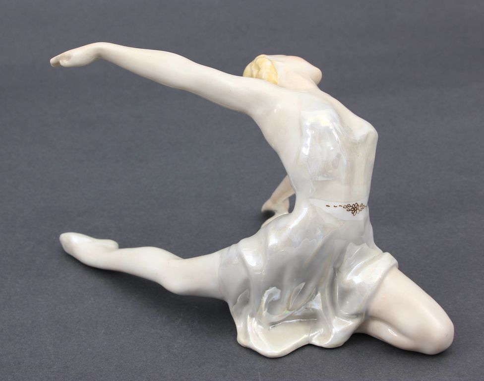 Фарфоровая статуэтка Балерина
