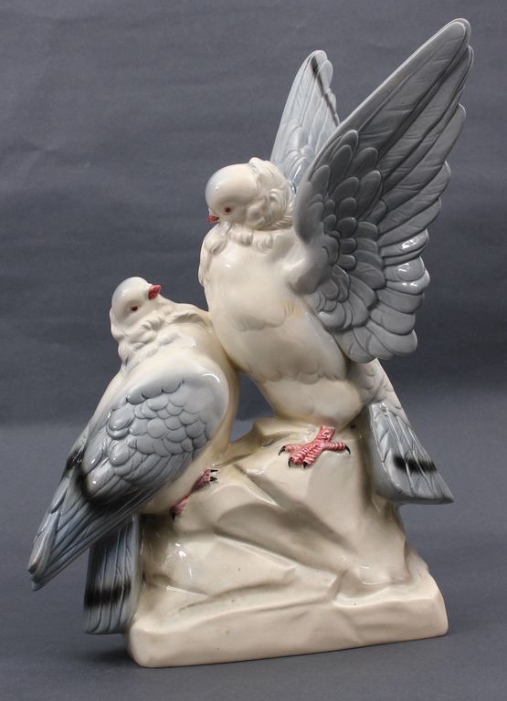 Porcelain figurine of a bird
