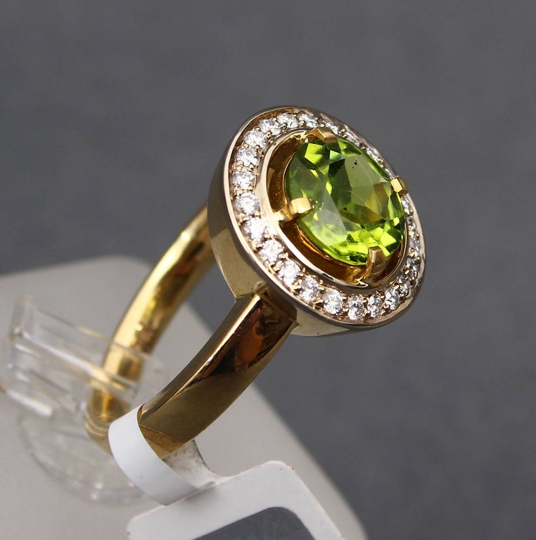 Gold ring with diamonds and peridot