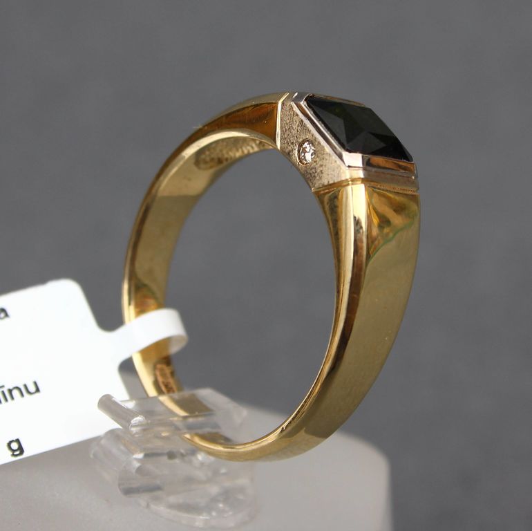 Золотое кольцо с бриллиантом и турмалином