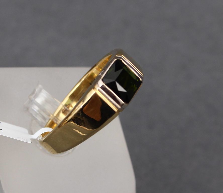 Золотое кольцо с бриллиантом и турмалином