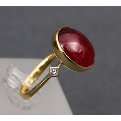 Gold ring with diamonds and starry ruby