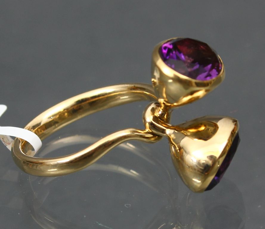 Gold ring with amethysts