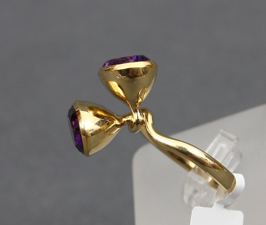 Gold ring with amethysts