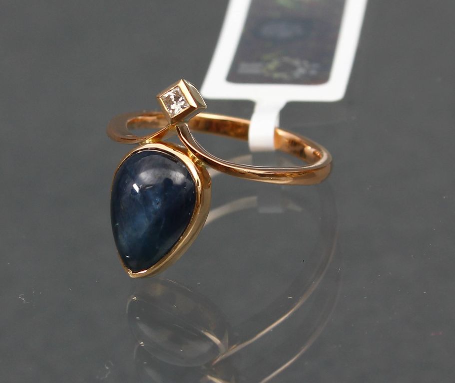 Ring with diamonds and starry sapphire