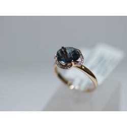 Gold ring with 16 brilliants, topaz