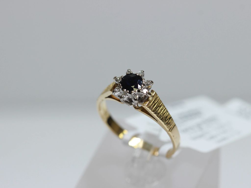 Золотое кольцо с 8 бриллиантами, сапфир