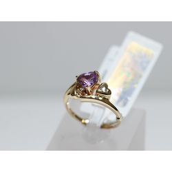 Gold ring with brilliant, amethyst