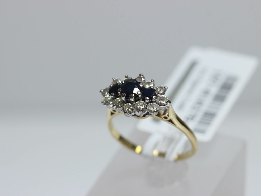 Gold ring with 12 brilliants, 3 sapphires