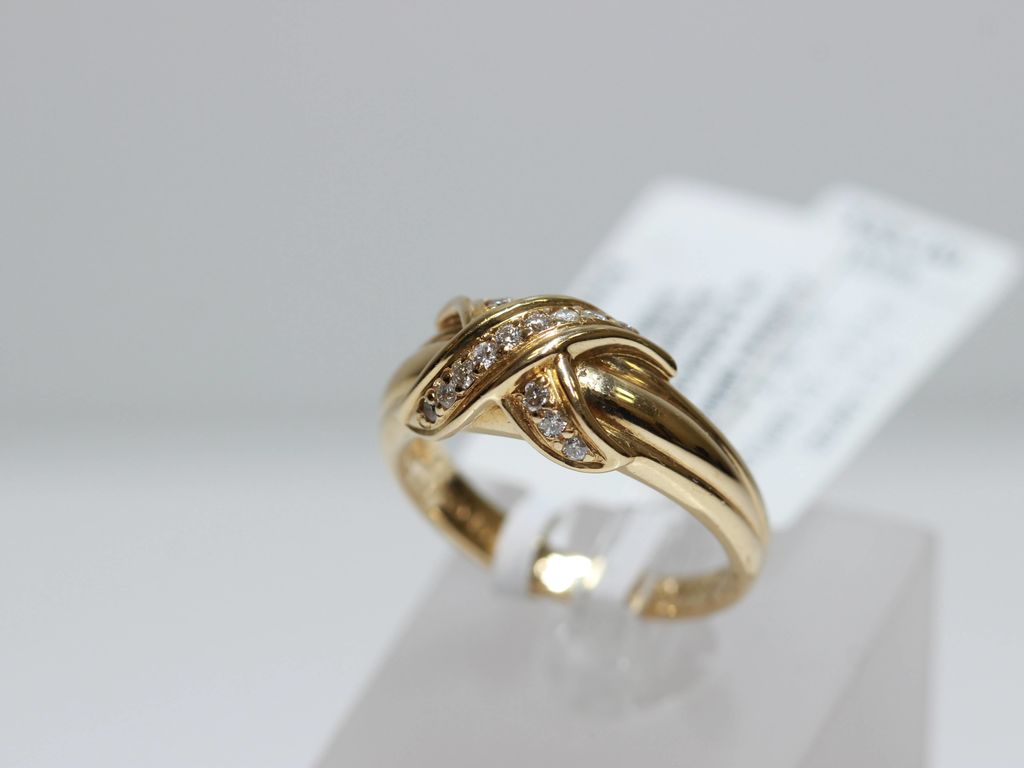 Золотое кольцо с 15 бриллиантами
