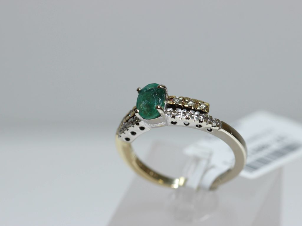 Gold ring with brilliants, emeralds