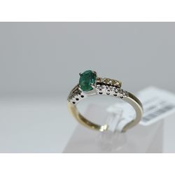 Gold ring with brilliants, emeralds
