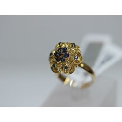 Gold ring with sapphires