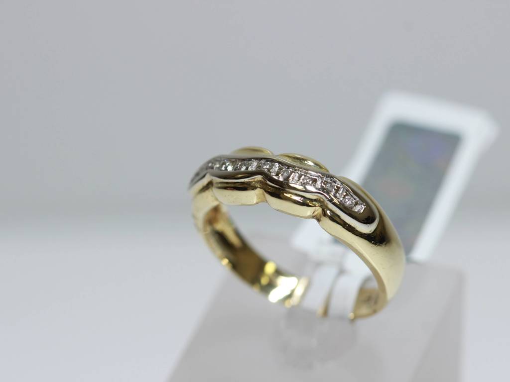 Золотое кольцо с 9 бриллиантами