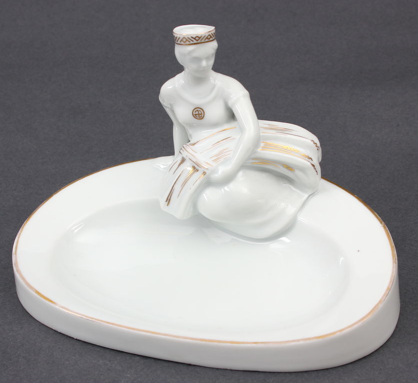 Porcelain utensil 